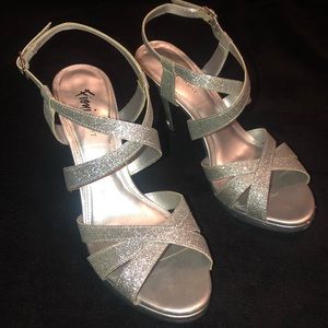 Fioni, silver sparkled, strap heels